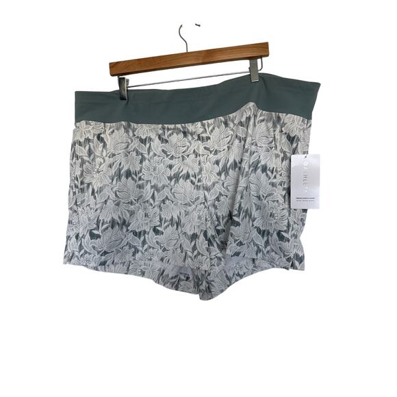 NWT Athleta Trekkie North Shorts in Ethereal Bloom Magnolia White, 22 - Picture 1 of 8